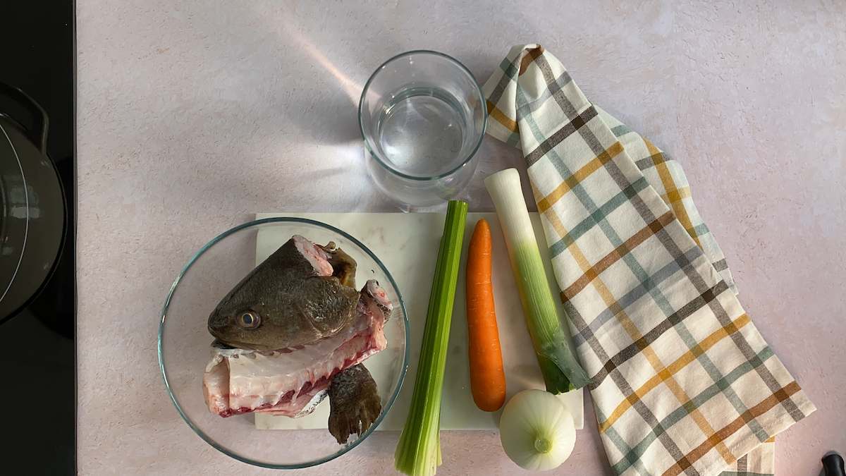 Receta de Caldo de pescado para paella fácil de preparar