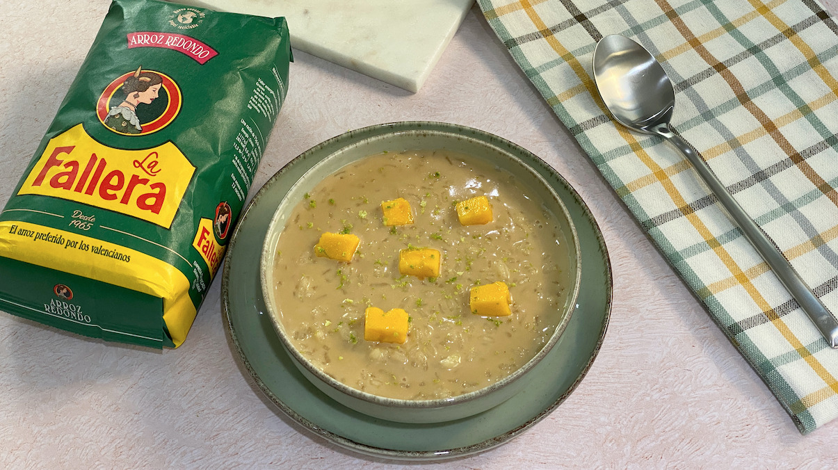 Arroz con leche de coco y mango