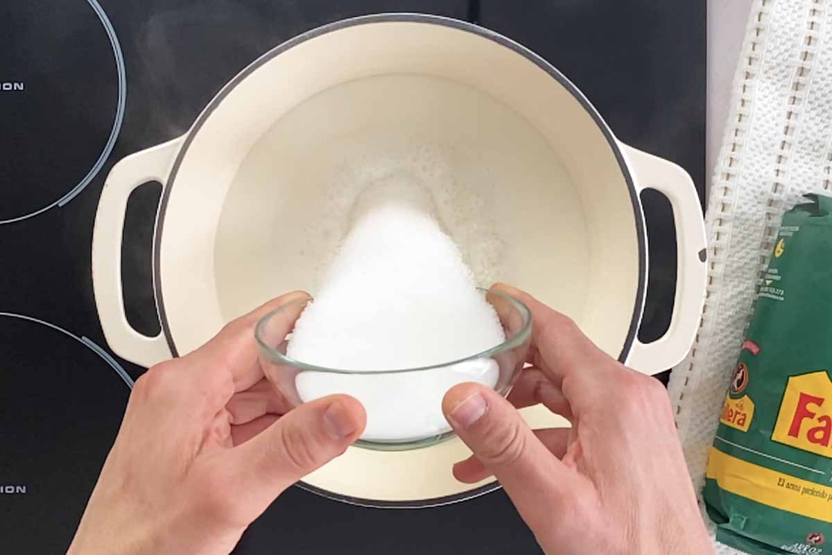 paso a paso pastel de arroz con leche azúcar