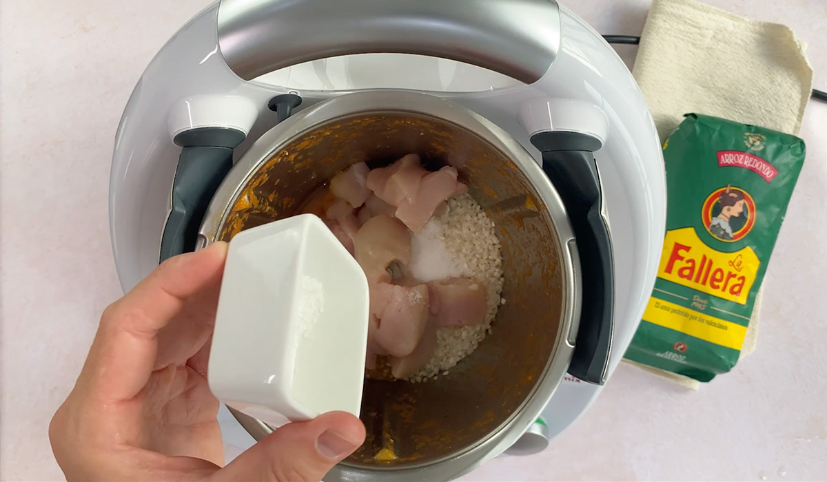 Añadir arroz a Arroz con pollo thermomix niños