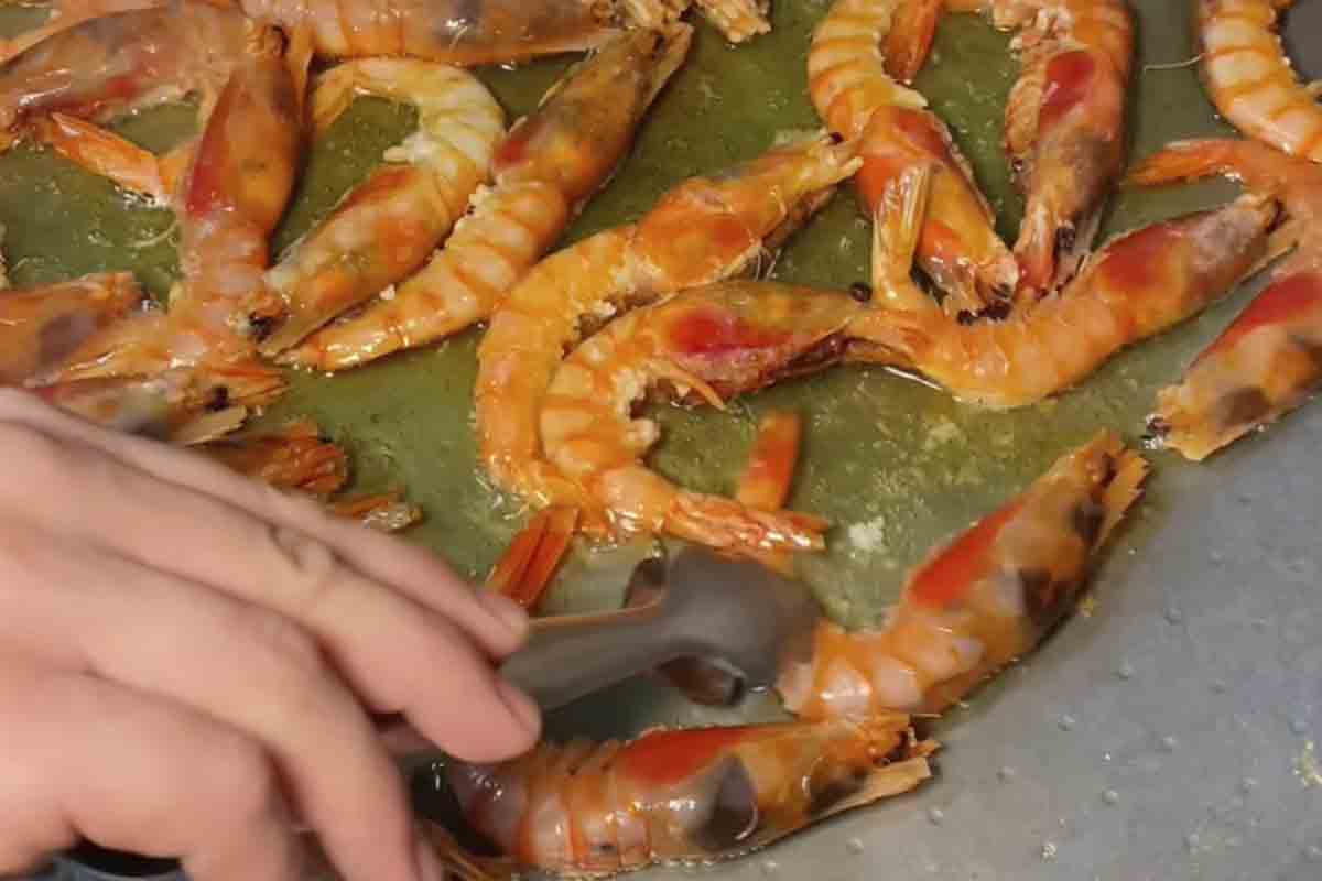 paso a paso arroz con almejas y gambas gambas