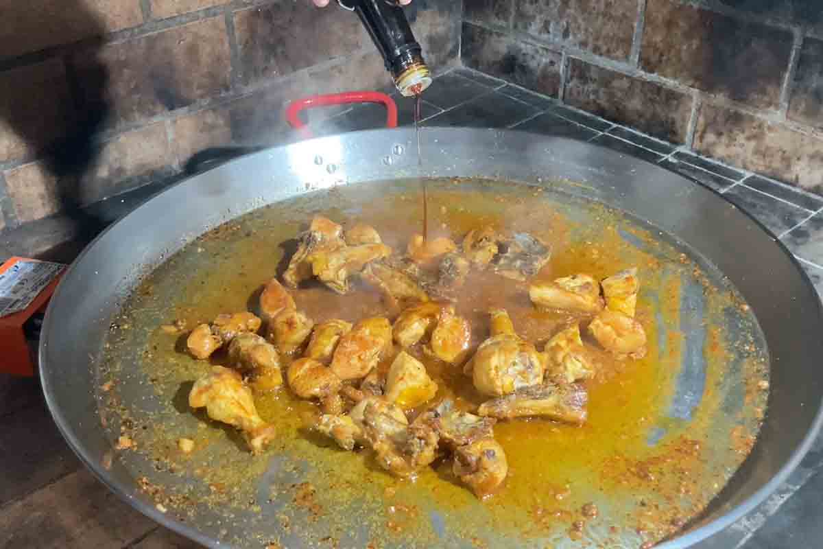 paso a paso arroz con pollo y champiñones cerveza y soja