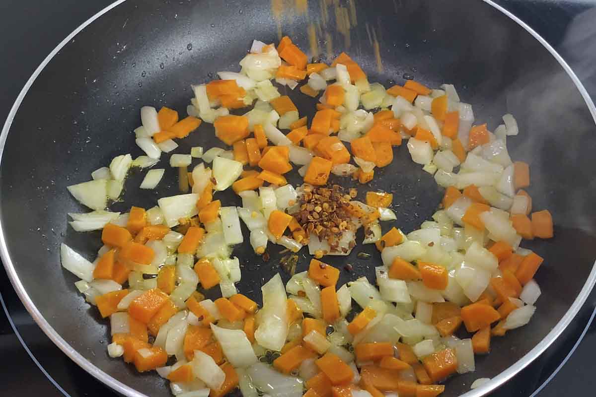 paso a paso garbanzos al curry con arroz especias