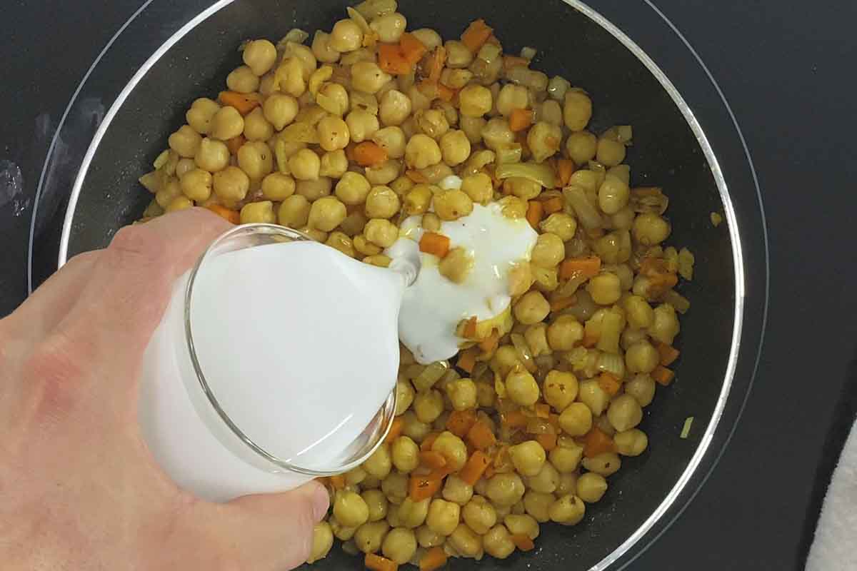 paso a paso garbanzos al curry con arroz leche coco