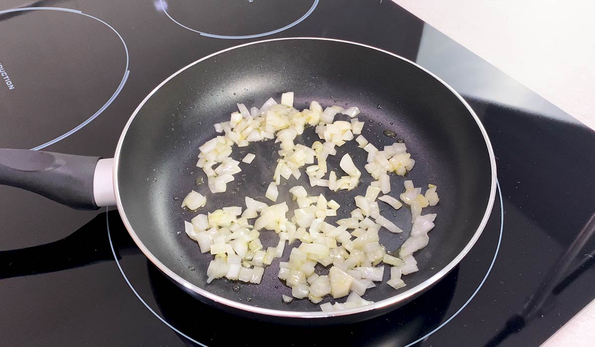 Cebolla en Arroz con chistorra y huevo