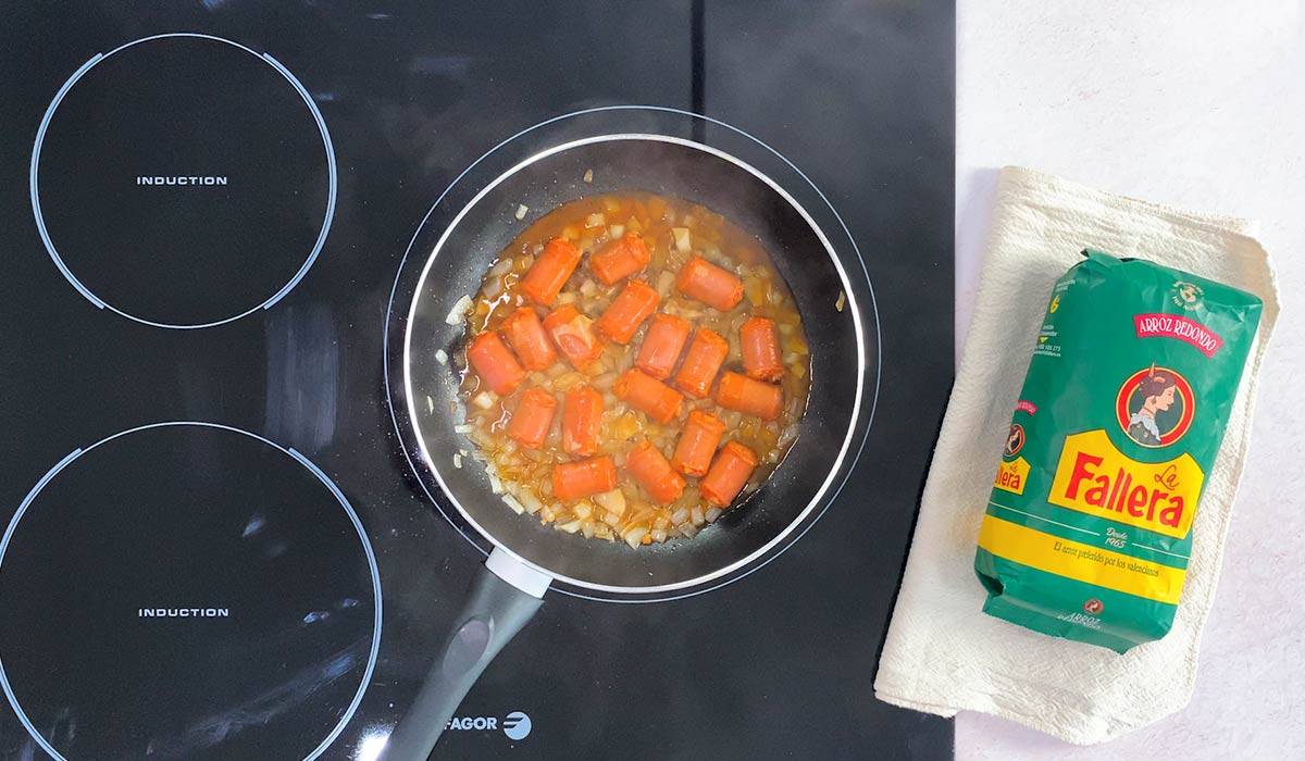 Cocinar chistorras en Arroz con chistorra y huevo