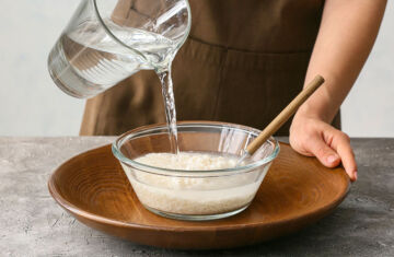 lavar el arroz paella