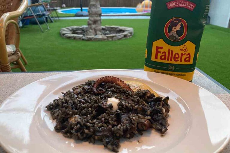 Foto de Arroz negro con pulpo: receta deliciosa y fácil