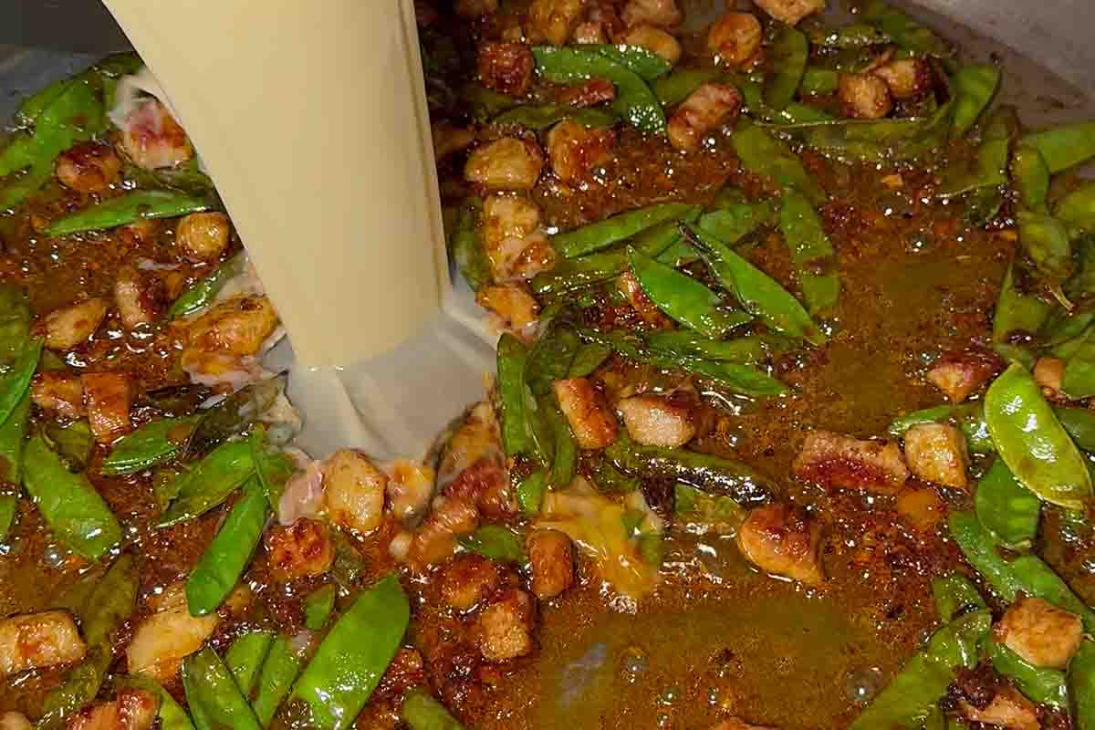 paso a paso arroz con torreznos de Soria caldo