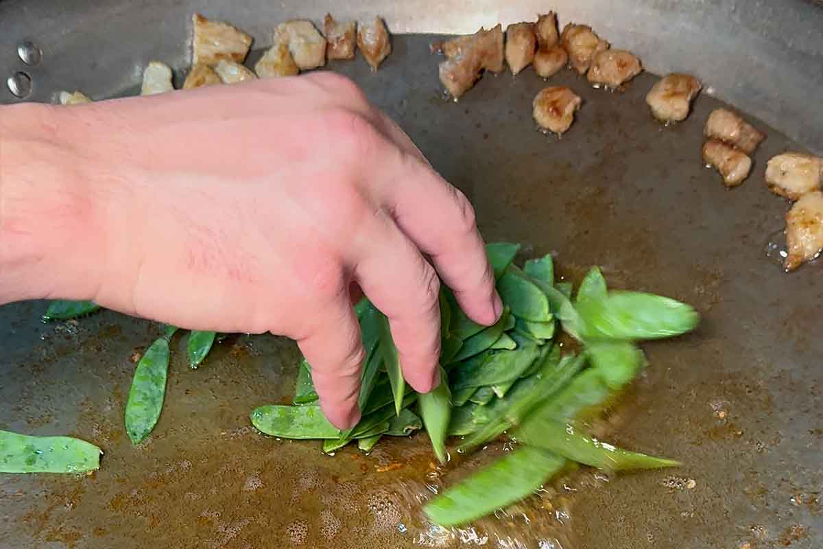 paso a paso arroz con torreznos de Soria tirabeques