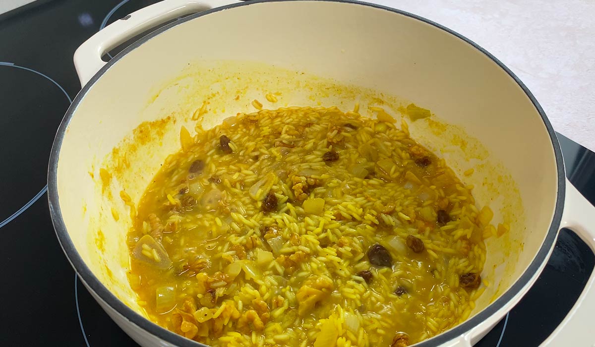 Cocinar arroz para Arroz con pasas