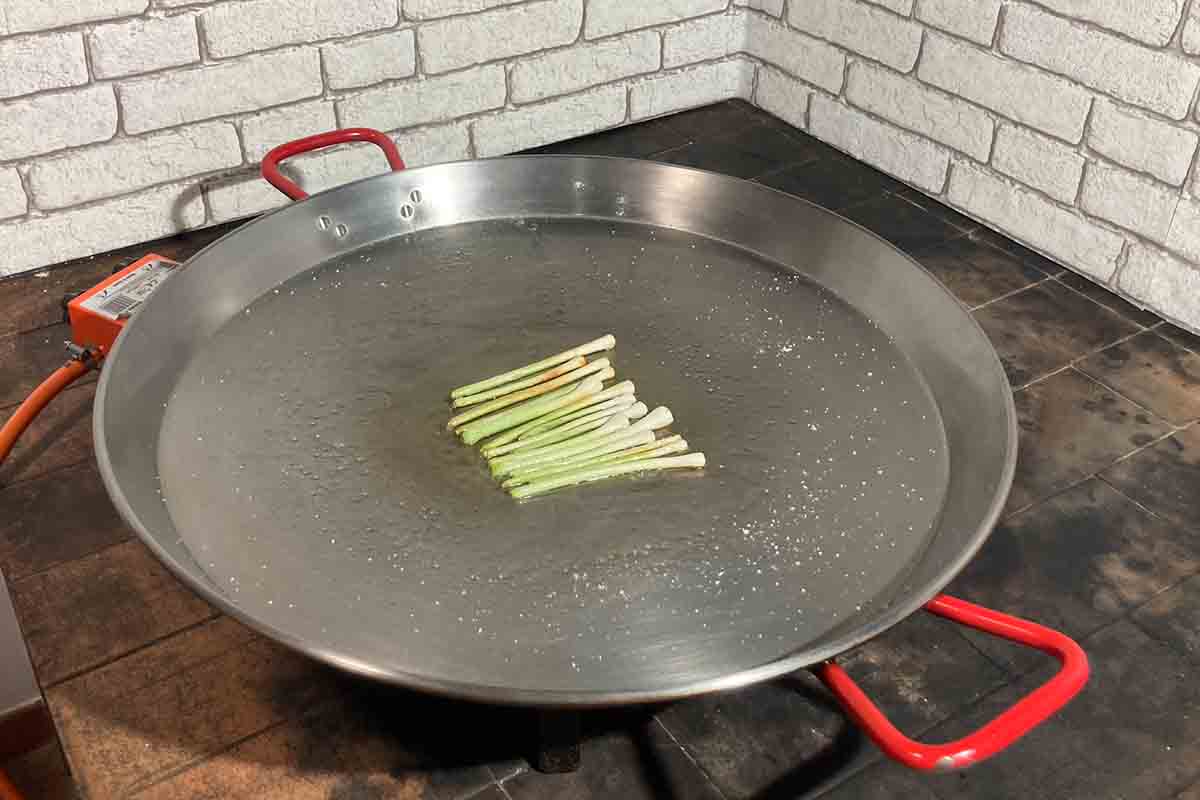 paso a paso arroz con ternera ajos tiernos