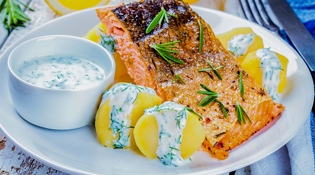 Salmon con salsa de eneldo y yogur