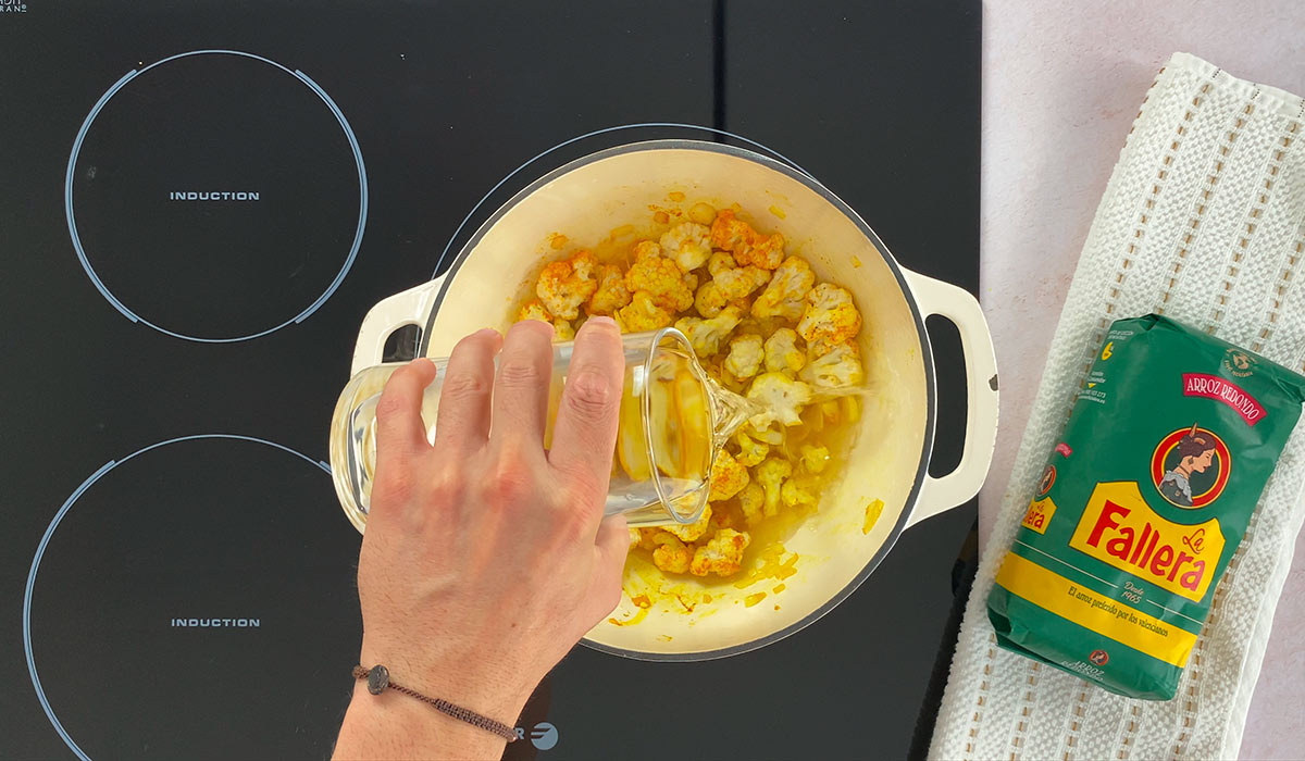 agua en arroz con coliflor