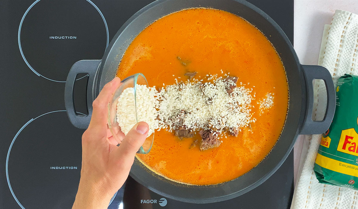 Añadir arroz a arroz con rabo de toro