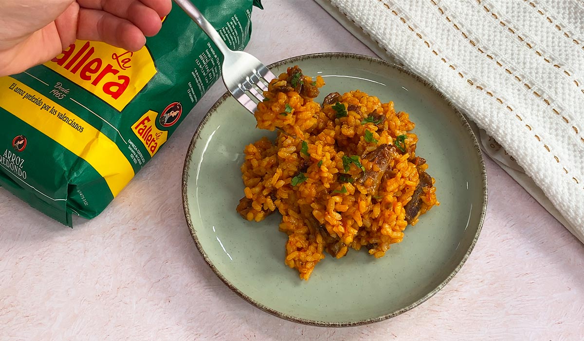 Presentación de arroz con rabo de toro