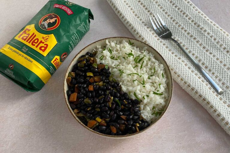 Foto de Alubias Negras con Arroz: Receta Fácil y Deliciosa