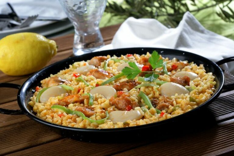 Paella de la huerta con pollo