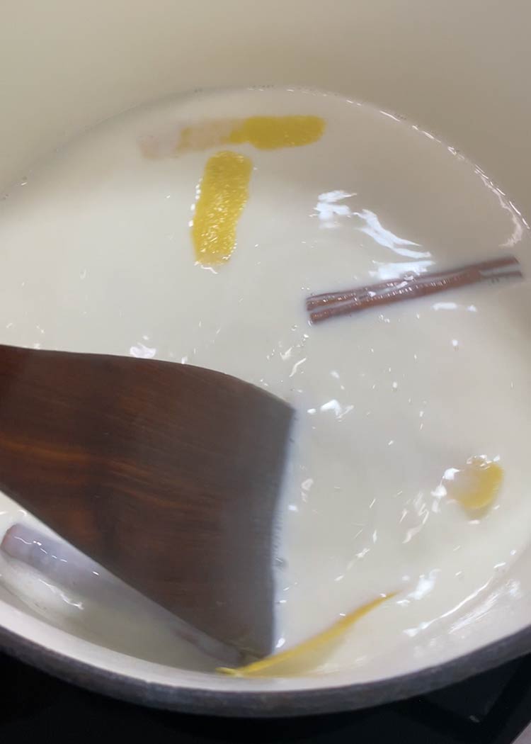 Infusión de leche para arroz con leche asturiano